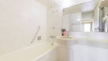 Suite (Smoking) | Bathroom