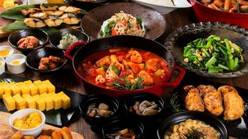Daily buffet breakfast (JPY 1650 per person)