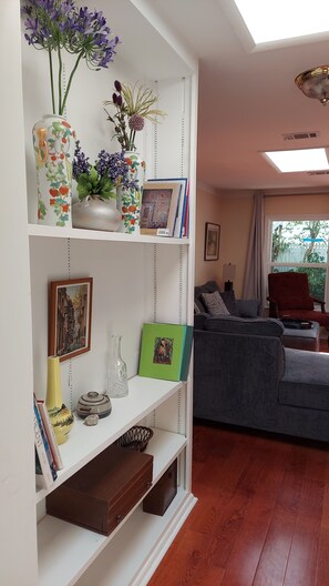 Smart TV, fireplace, books, printers