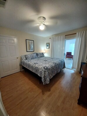 3 bedrooms, desk, iron/ironing board, travel cot