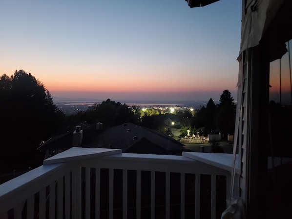 Property grounds - Recharge in quiet mountain neighborhood! Great 180 views! Nearby hiking &skiing! (Bountiful)