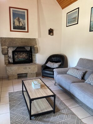 Télévision, cheminée