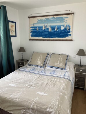 4 chambres, fer et planche à repasser, lit parapluie, Wi-Fi gratuit