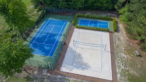 Sport court - Woodsy Setting - SIDE B (Kitty Hawk)