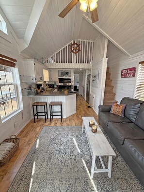 Fernseher, Kamin, DVD-Player, Bücher