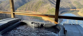 Hot Tub/Covered Deck With Mountains & Lake Views - Quiet  - Fragrance Free