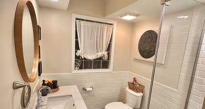 Spacious & Cozy Unit in the Heart of Milwaukee
