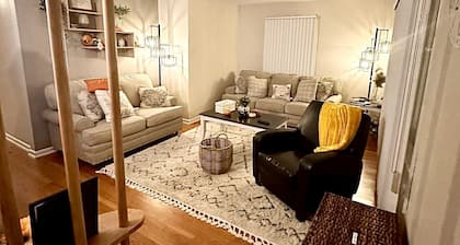 Spacious & Cozy Unit in the Heart of Milwaukee