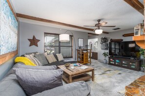 Smart TV, books, stereo