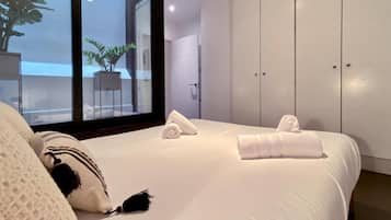 1 bedroom, iron/ironing board, internet, bed sheets