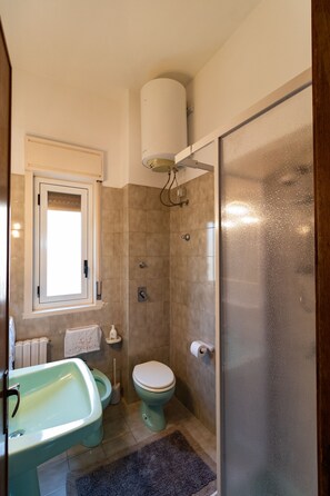 Bathtub - Apartment, (Marsala)