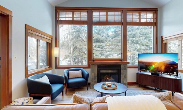 TV, fireplace - Stunning Ski In/Ski Out Getaway-Outstanding Views (Sun Peaks)
