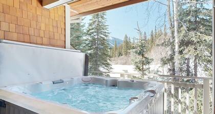 Stunning Ski In/Ski Out Getaway-Outstanding Views