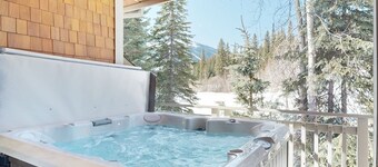 Stunning Ski In/Ski Out Getaway-Outstanding Views