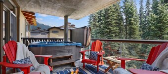 Spacious Ski in/out Condo in Sun Peaks Village