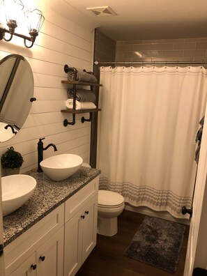 Combined shower/tub, towels, soap - Modern Home Optimist Park close to Uptown, NODA, Plaza Midwood (Charlotte)