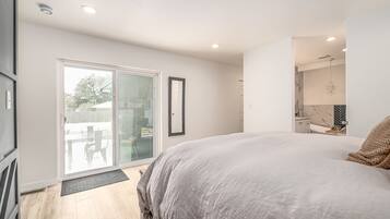 4 makuuhuonetta, silitysrauta/-lauta, ilmainen Wi-Fi, vuodevaatteet