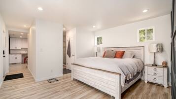 4 makuuhuonetta, silitysrauta/-lauta, ilmainen Wi-Fi, vuodevaatteet