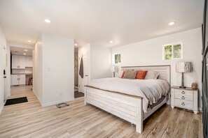 4 bedrooms, iron/ironing board, free WiFi, bed sheets