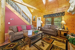 Smart TV, fireplace, books - Huckleberry Lodge ~ Elk Viewing ~ Willow Tree Cabins (Maggie)
