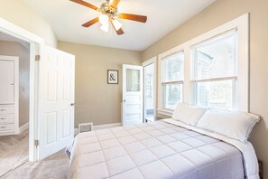 Room - Renovated Cleveland Heights Home!  (Cleveland Heights)