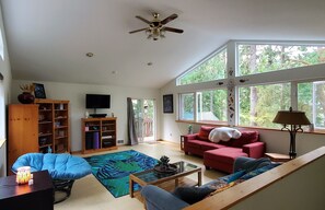 Smart TV, fireplace - Krachel"Z Ohana Oasis (Granite Falls)