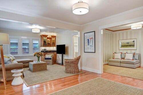 Downtown Healdsburg Wine Country Retreat