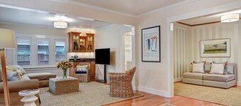 Downtown Healdsburg Wine Country Retreat