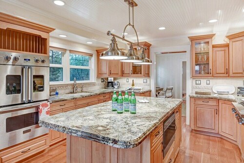 Downtown Healdsburg Wine Country Retreat