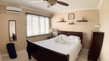 2 bedrooms, desk, iron/ironing board, free WiFi