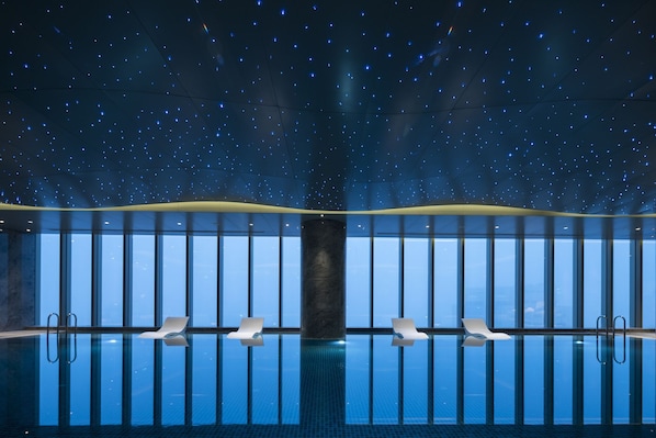 Outdoor pool - Nanjing Golden Eagle International (Nanjing)