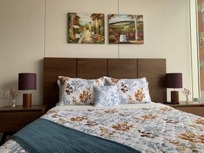3 bedrooms, desk, iron/ironing board, free WiFi