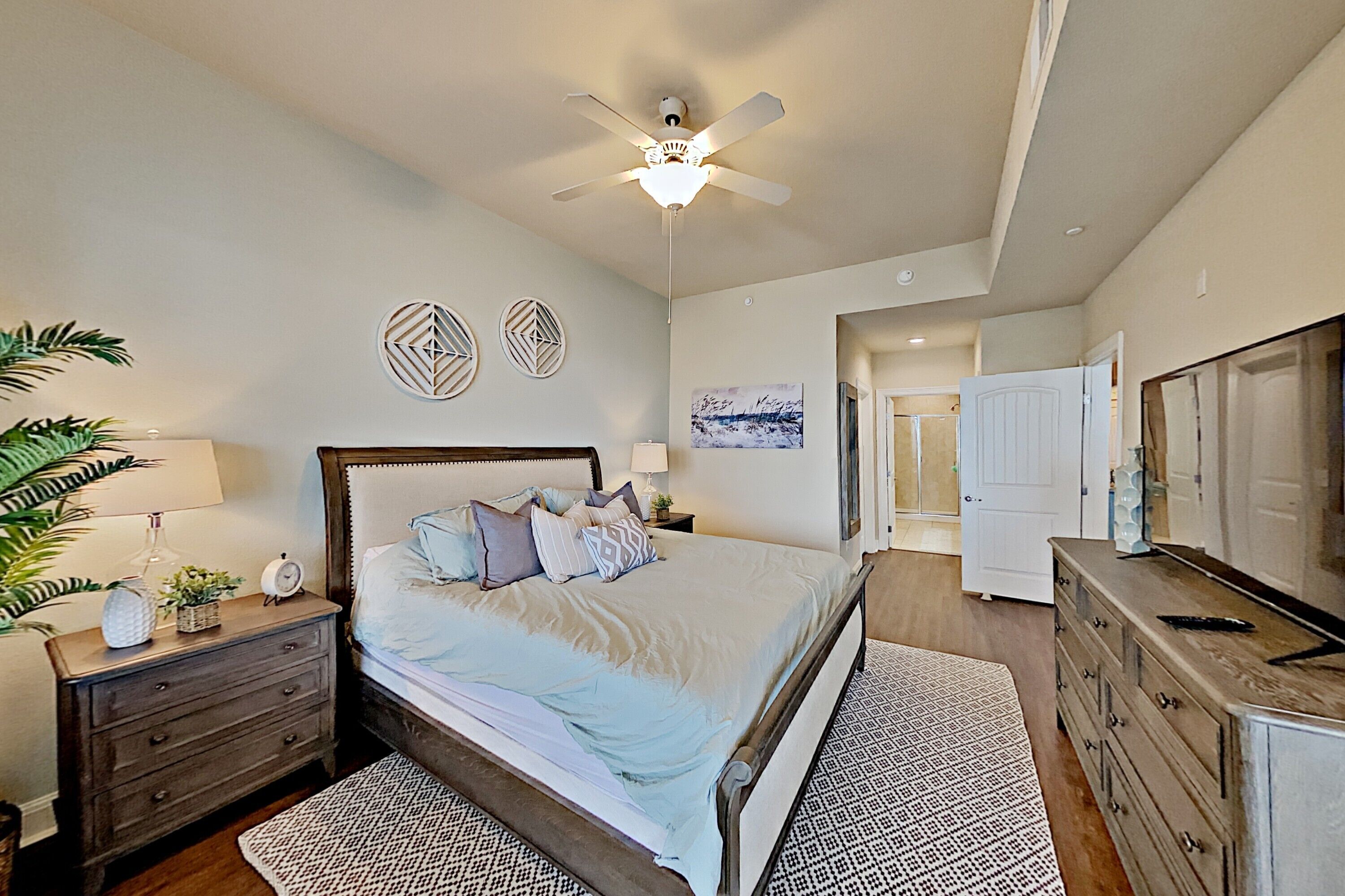 3 bedrooms, iron/ironing board, WiFi (free), bed sheets