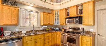 Stag's Leap Lodge located near Downtown Courthouse Square and Famous Whiskey Row