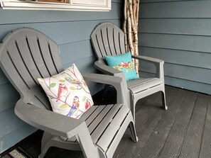 Terrace/patio - 308 Bear Unit - Minutes from downtown Kenai just two blocks from the beach! (Kenai)