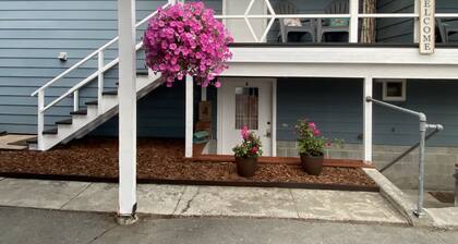 308 Bear Unit - Minutes from downtown Kenai just two blocks from the beach!