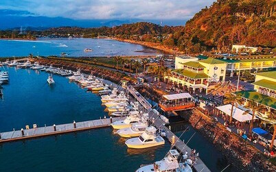 Breathtaking Ocean Vistas, Jungle Bliss, Walk to Eateries & Beach, Fast Internet