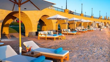 Perto da praia, areia branca