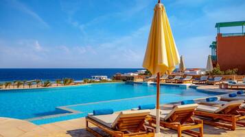 7 piscinas externas, guarda-sóis