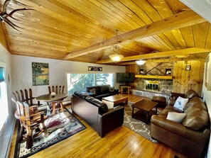 スマートテレビ、テレビゲーム、卓球台、  書庫