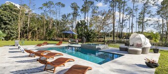Paradise Escape: Luxe Pool 7BR Villa -10 Min to Beach & DT - 3900ft2 -PickelBall