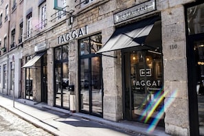 Exterior detail - Hotel Taggat (Lyon)