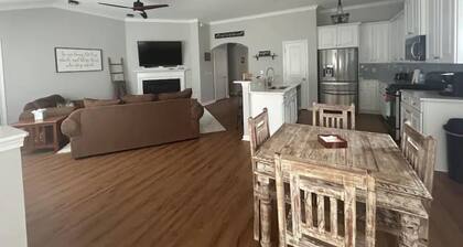 Immaculate Farmhouse Style Southern Rental