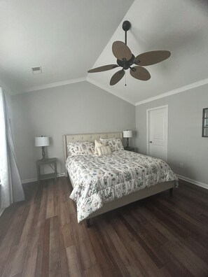 4 quartos, ferros/tábuas de passar roupa, Wi-Fi, roupa de cama