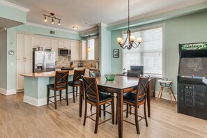 Dining - Breezy St Simons Hideaway with Waterfront Views! (St Simons Island)