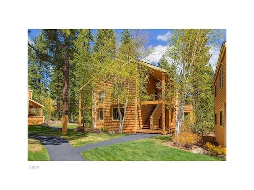 Elegant 2-bedroom McCloud Condo in Incline Village