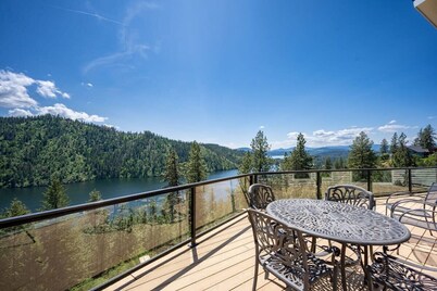 Eagle View Perch | Amazing Lake Views