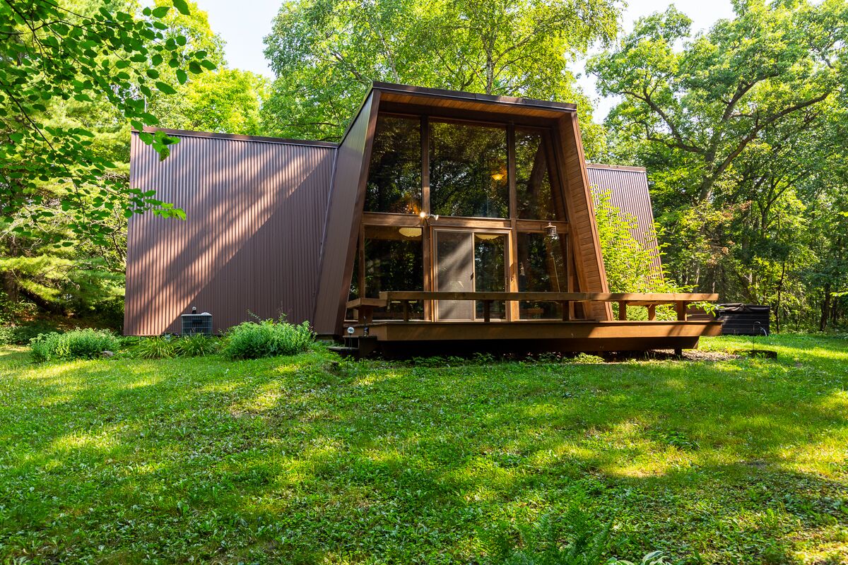 Mid-Century Masterpiece on Secluded 18-Acre Woods