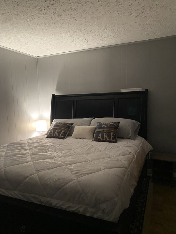 3 bedrooms, free WiFi, bed sheets, wheelchair access