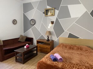 1 soverom, safe på rommet, wi-fi (inkludert) og sengetøy